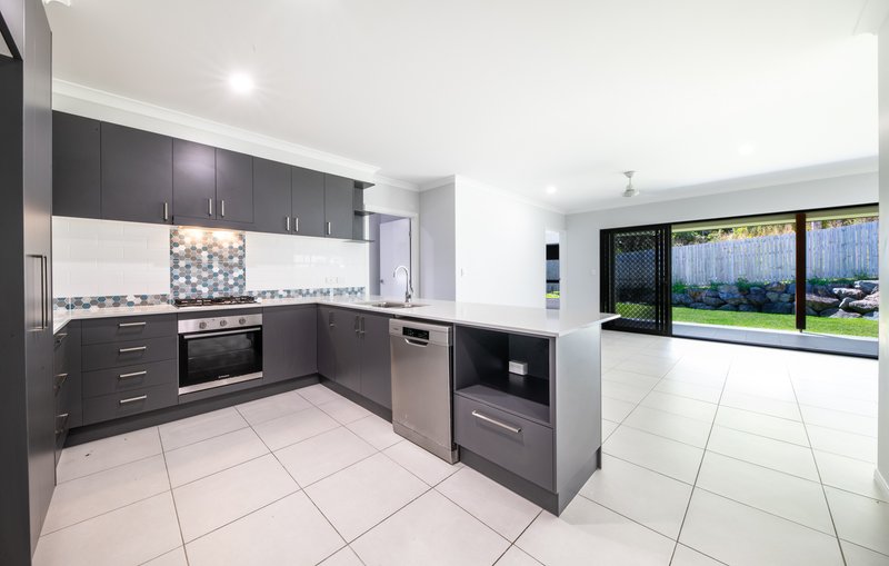 Photo - 81 Trader Crescent, Cannonvale QLD 4802 - Image 2