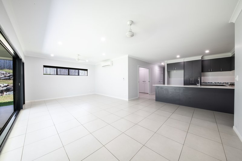 Photo - 81 Trader Crescent, Cannonvale QLD 4802 - Image 5