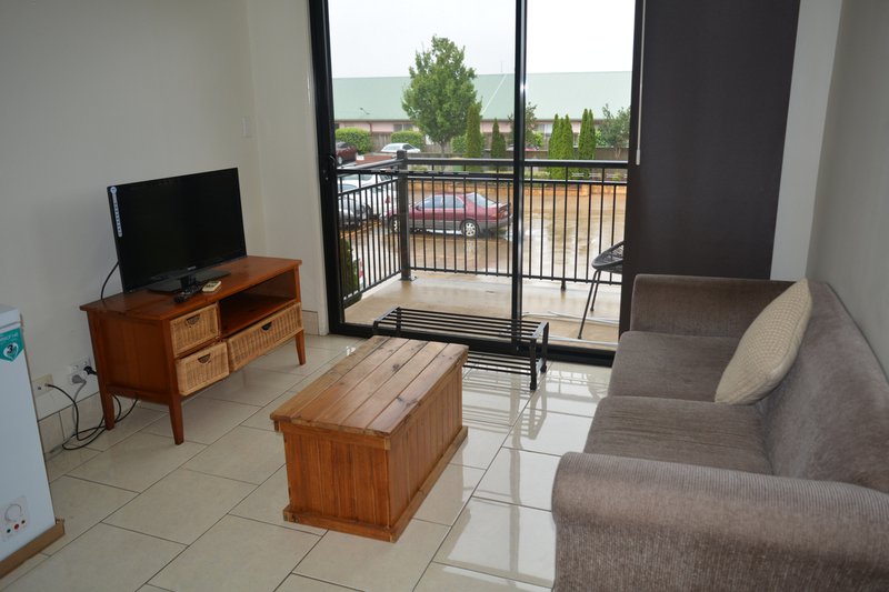 Photo - 8/1 Uniplaza Court, Kearneys Spring QLD 4350 - Image 4