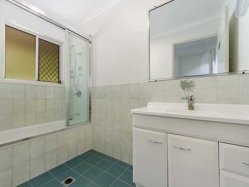 Photo - 81 Wardoo Street, Southport QLD 4215 - Image 11