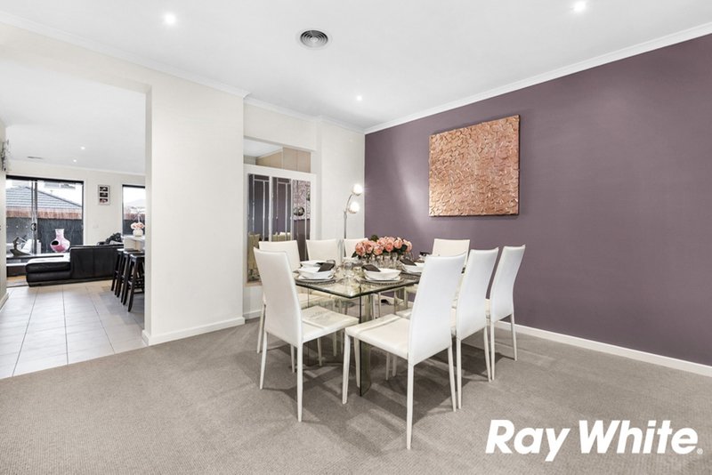 Photo - 81 Waverley Park Drive, Mulgrave VIC 3170 - Image 3