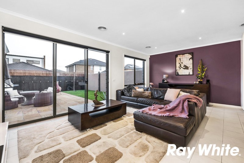 Photo - 81 Waverley Park Drive, Mulgrave VIC 3170 - Image 4