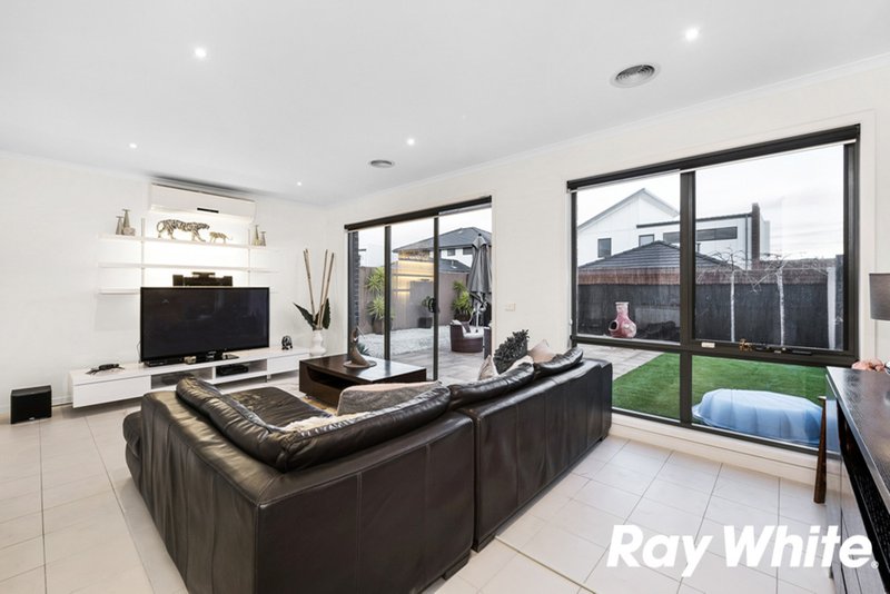 Photo - 81 Waverley Park Drive, Mulgrave VIC 3170 - Image 5