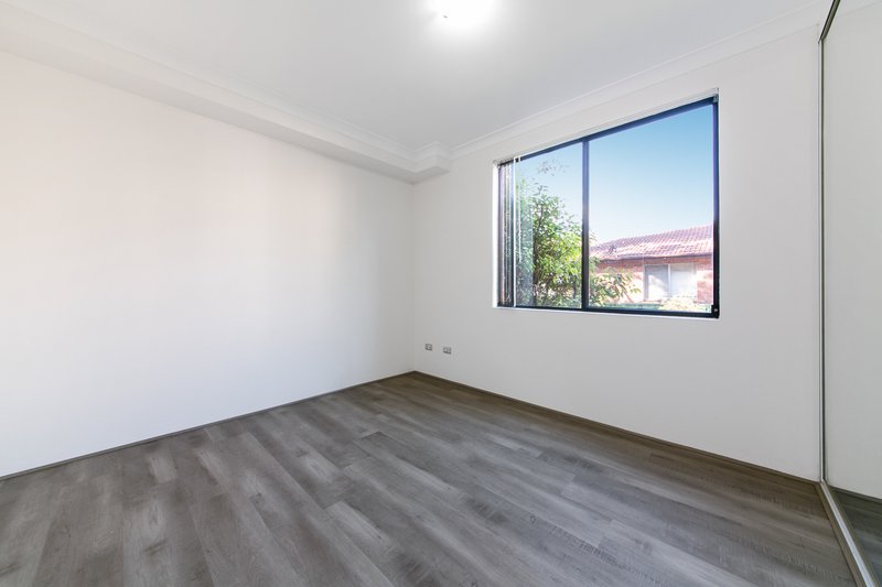 Photo - 8/10-12 Wingello Street, Guildford NSW 2161 - Image 3