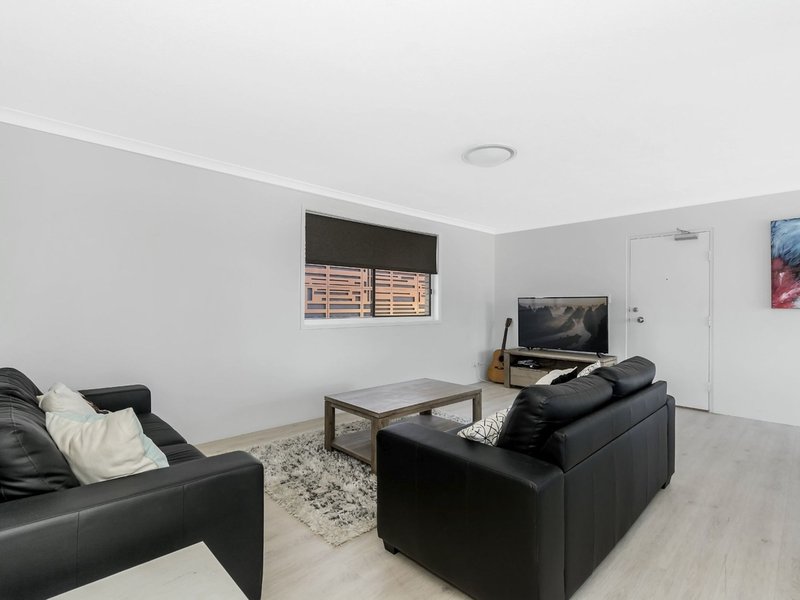 Photo - 8/10 Elizabeth Avenue, Broadbeach QLD 4218 - Image 4