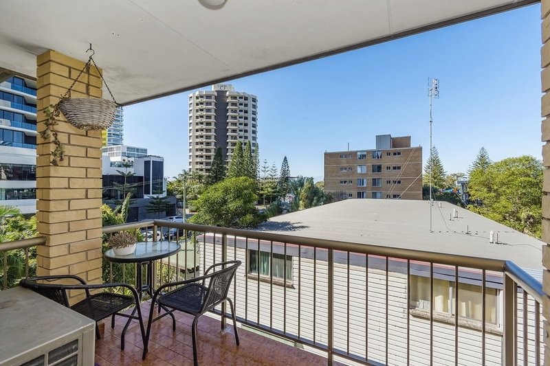 Photo - 8/10 Elizabeth Avenue, Broadbeach QLD 4218 - Image 8