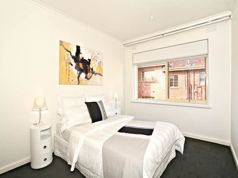 Photo - 8/10 Mitford St , St Kilda VIC 3182 - Image 2