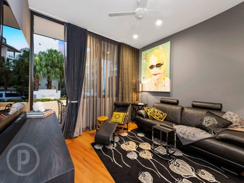 Photo - 8/102 Parkside Circuit, Hamilton QLD 4007 - Image 8