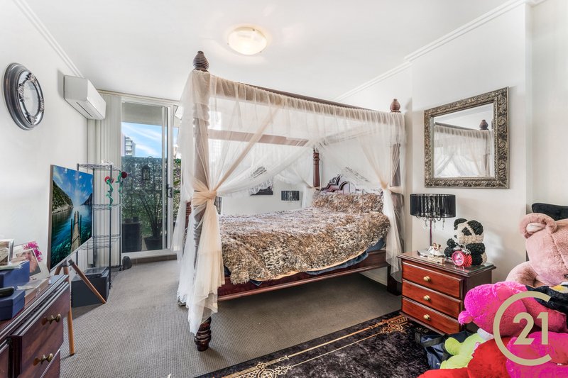 Photo - 810/3 George Street, Warwick Farm NSW 2170 - Image 6