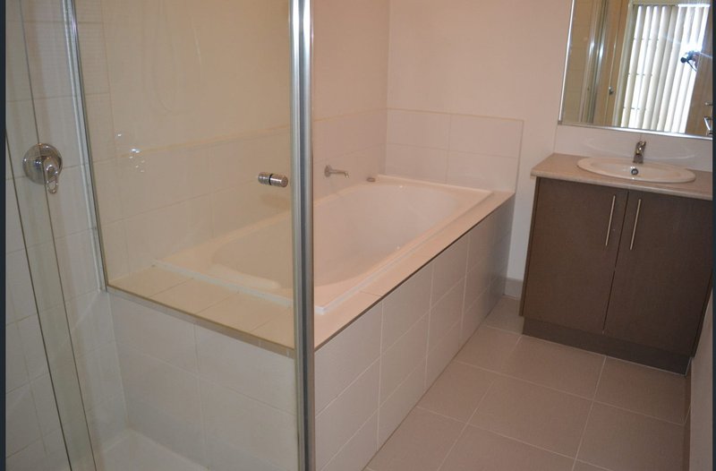 Photo - 8/107 Army Road, Pakenham VIC 3810 - Image 11