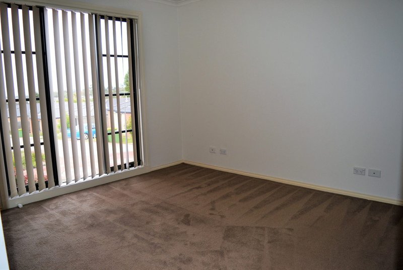 Photo - 8/107 Army Road, Pakenham VIC 3810 - Image 13