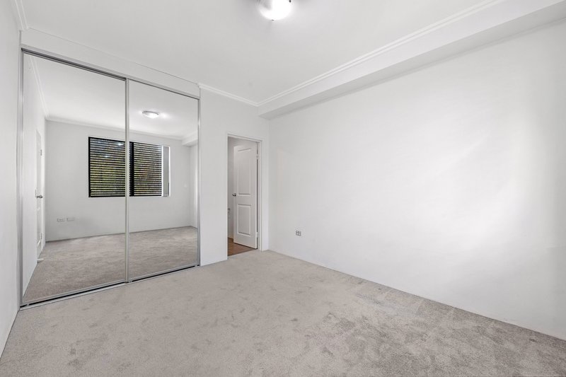 Photo - 8/11-15 Dixon Street, Parramatta NSW 2150 - Image 4