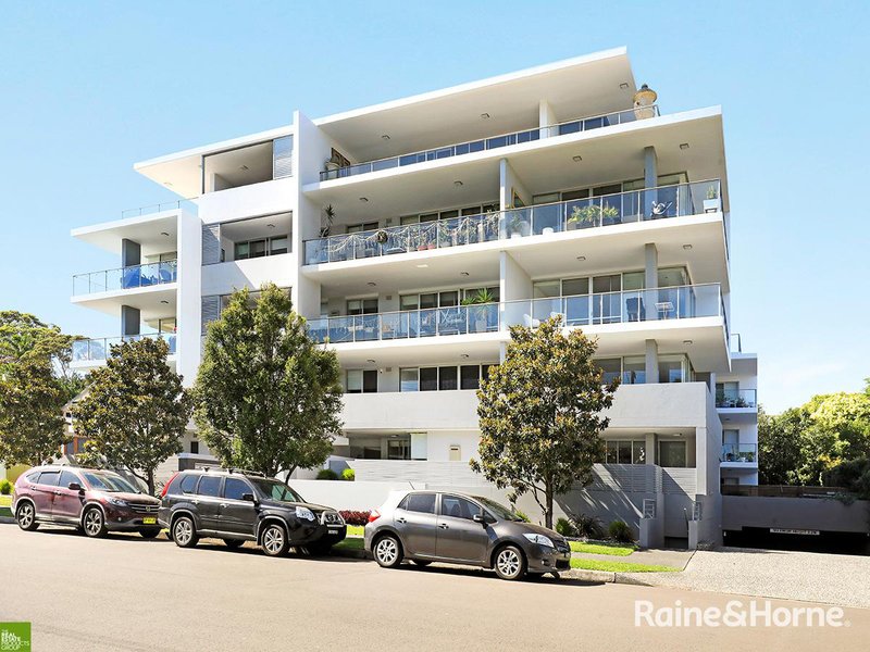 Photo - 8/11-15 Pleasant Avenue, North Wollongong NSW 2500 - Image 1