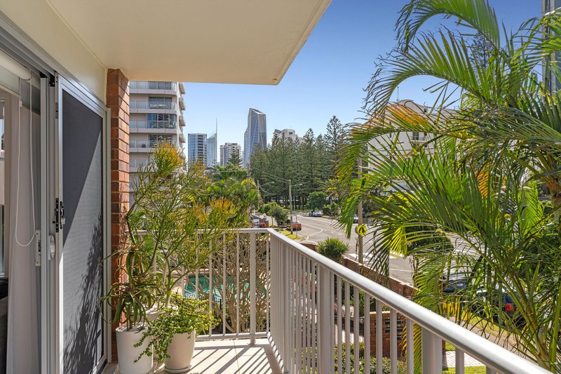 Photo - 8/111 Old Burleigh Road, Broadbeach QLD 4218 - Image 3