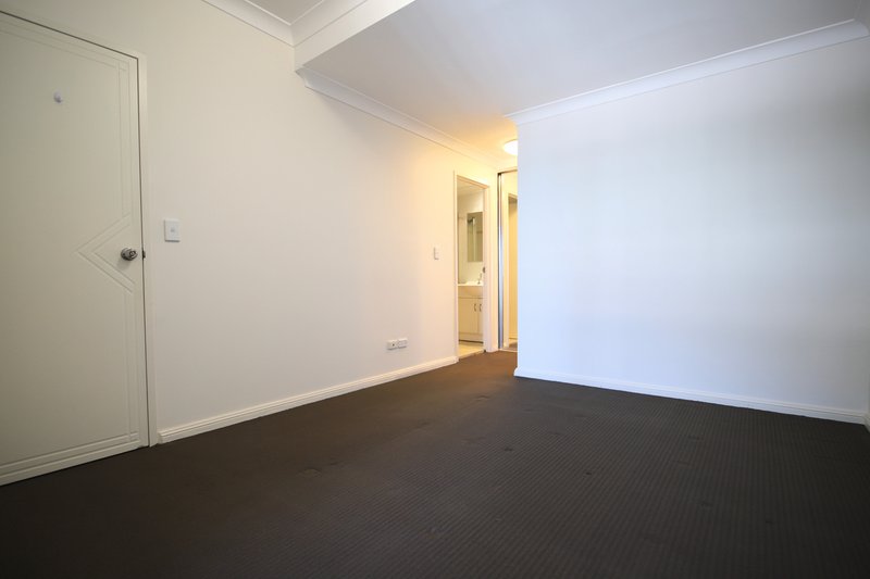 Photo - 811/16-20 Meredith Street, Bankstown NSW 2200 - Image 4