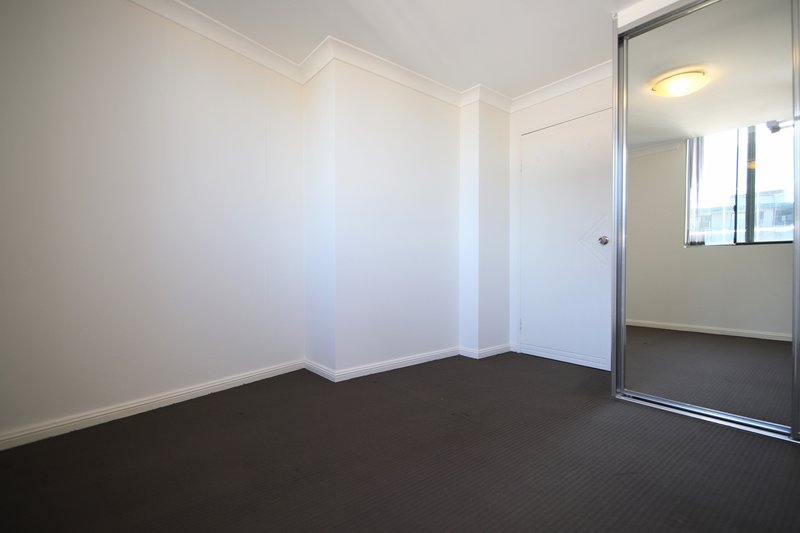 Photo - 811/16-20 Meredith Street, Bankstown NSW 2200 - Image 6