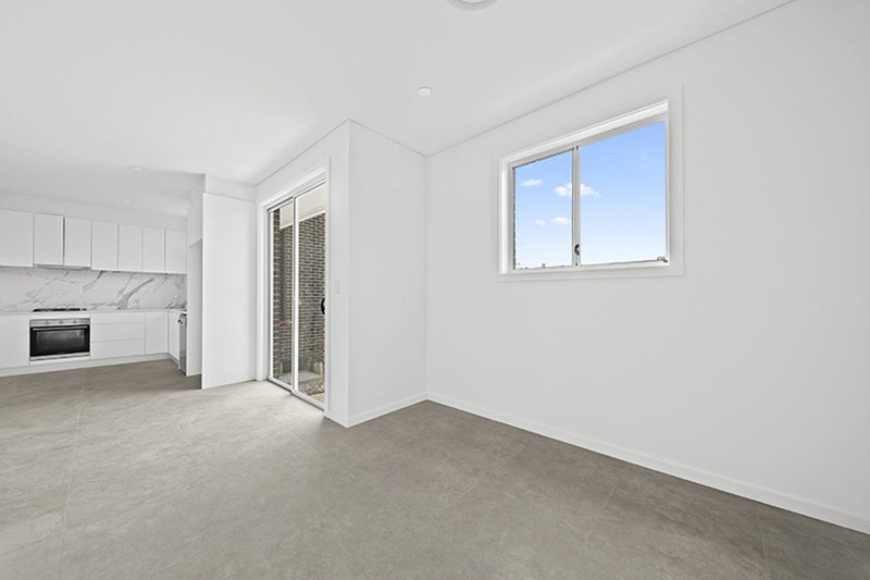 Photo - 8/118-120 Centenary Road, South Wentworthville NSW 2145 - Image 7