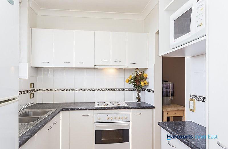 Photo - 8/12 Birdwood Street, Coorparoo QLD 4151 - Image 3