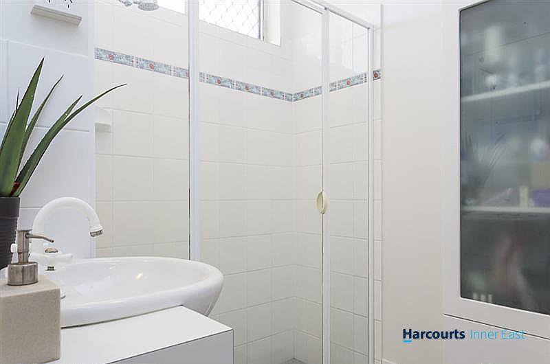 Photo - 8/12 Birdwood Street, Coorparoo QLD 4151 - Image 4