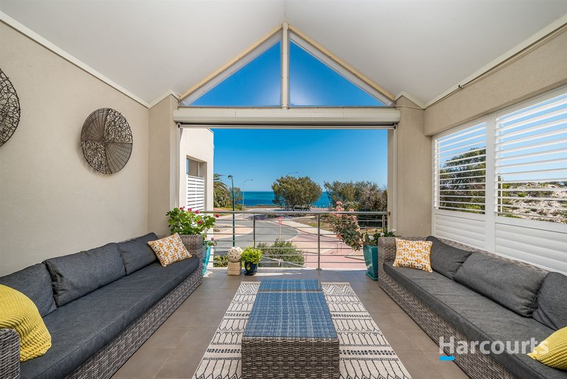 Photo - 8/12 Catalina Place, Quinns Rocks WA 6030 - Image 7