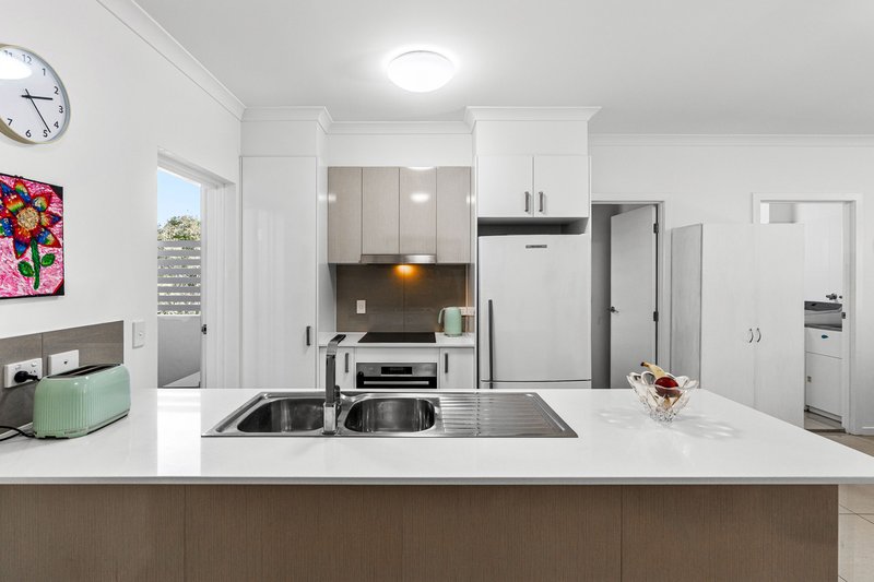 Photo - 8/12 Drayton Terrace, Wynnum QLD 4178 - Image 2