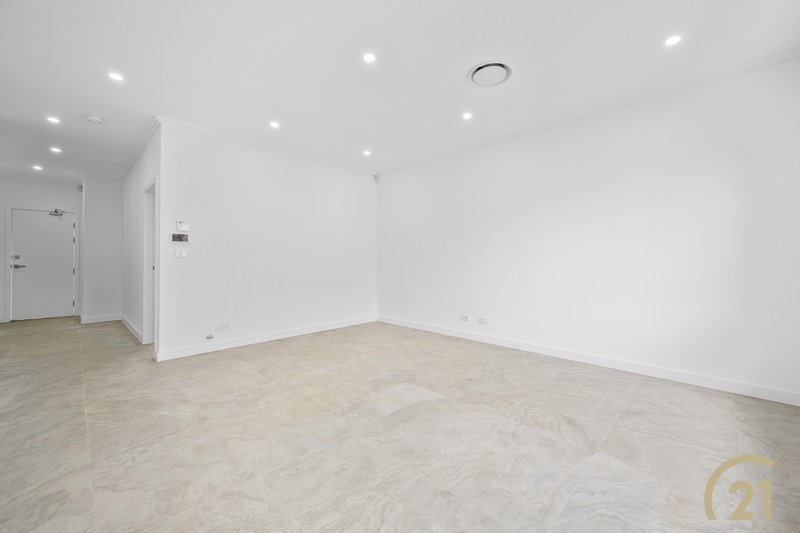 Photo - 8/12 Harold Street, Fairfield NSW 2165 - Image 2