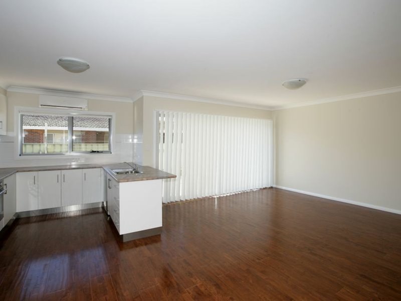 Photo - 8/12 Higgins Avenue, Wagga Wagga NSW 2650 - Image 2