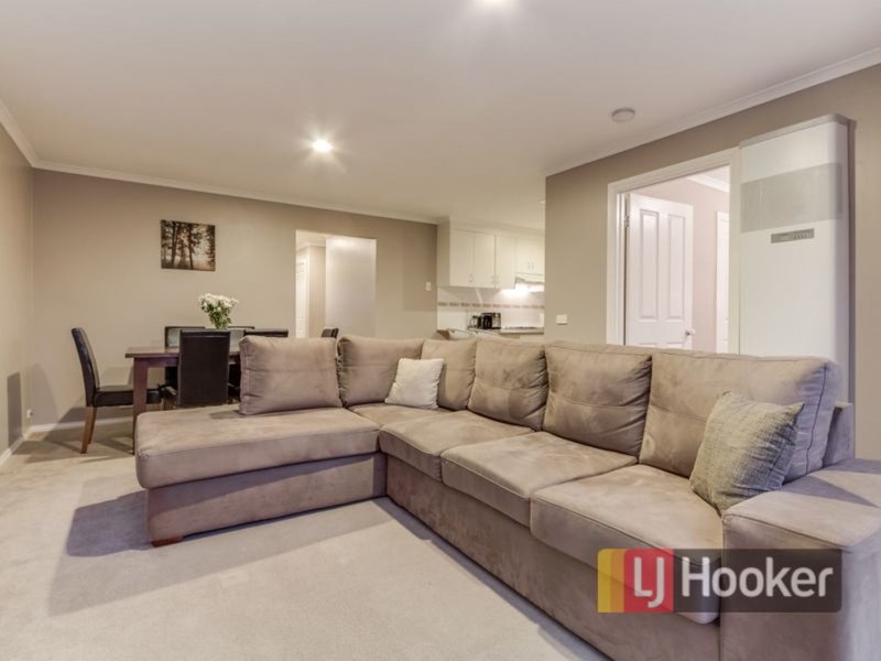 Photo - 8/12 Renlik Court, Pakenham VIC 3810 - Image 6