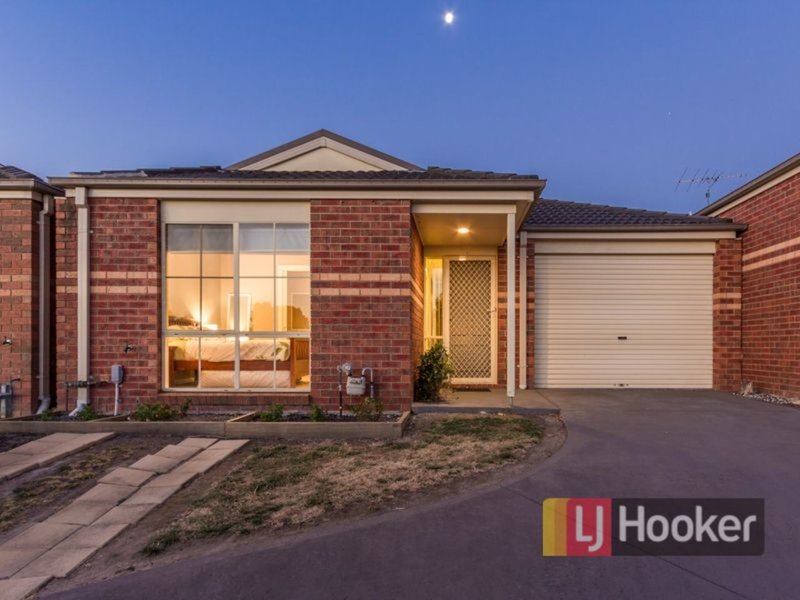 Photo - 8/12 Renlik Court, Pakenham VIC 3810 - Image 11