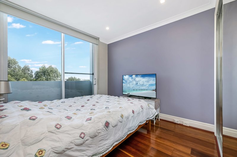 Photo - 812/15-17 Peninsula Drive, Breakfast Point NSW 2137 - Image 4