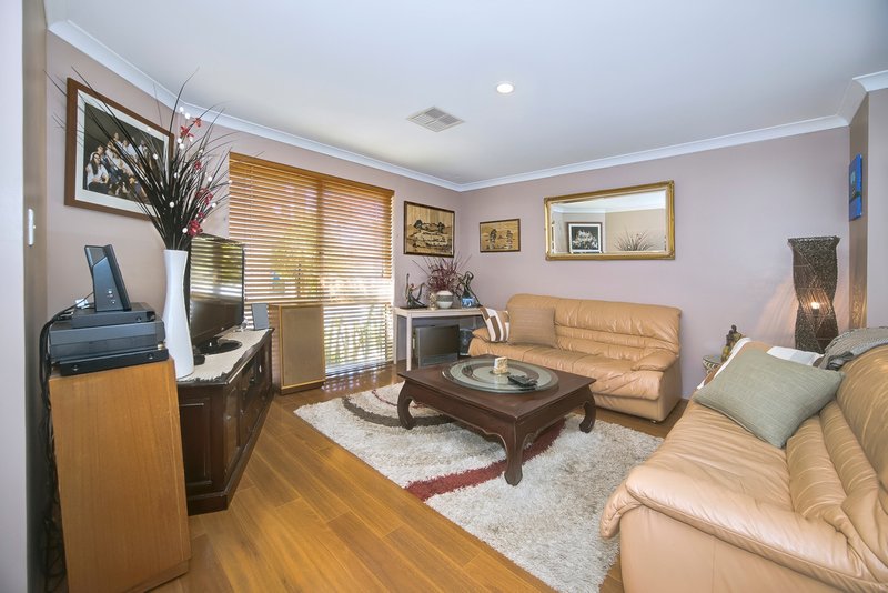 Photo - 8/122 Illawarra Crescent South, Ballajura WA 6066 - Image 4