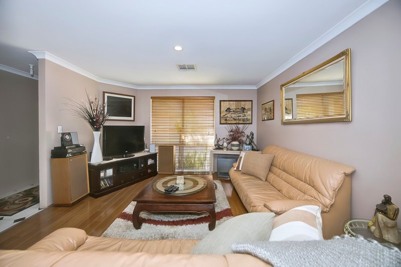 Photo - 8/122 Illawarra Crescent South, Ballajura WA 6066 - Image 6