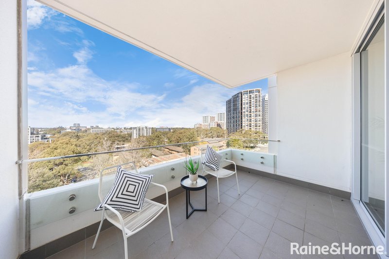 Photo - 812/2 Saunders Close, Macquarie Park NSW 2113 - Image 5