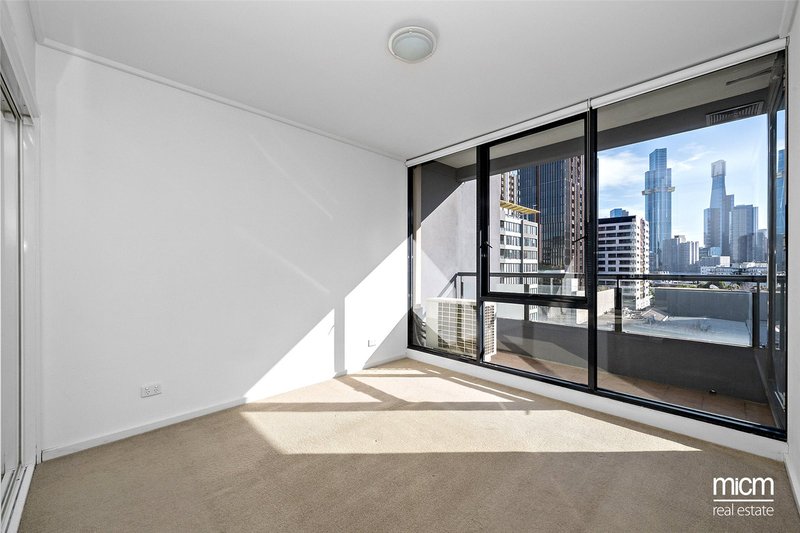 Photo - 812/28 Bank Street, South Melbourne VIC 3205 - Image 2