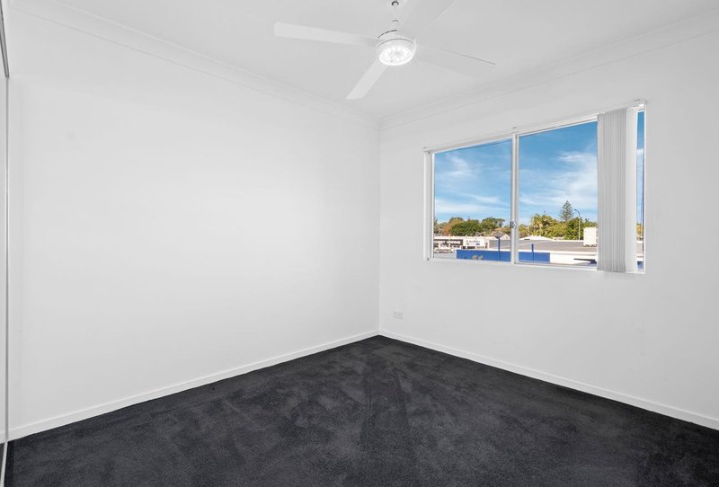 Photo - 812/33 Clark Street, Biggera Waters QLD 4216 - Image 7