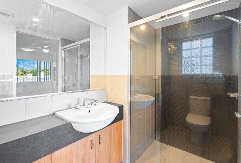 Photo - 812/33 Clark Street, Biggera Waters QLD 4216 - Image 8