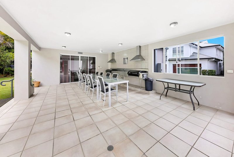 Photo - 812/33 Clark Street, Biggera Waters QLD 4216 - Image 11