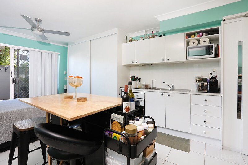 Photo - 8/125 Frank Street, Labrador QLD 4215 - Image 5