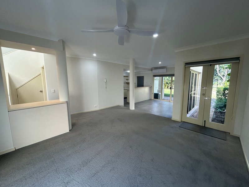 Photo - 8128 Magnolia Gardens, Hope Island QLD 4212 - Image 4