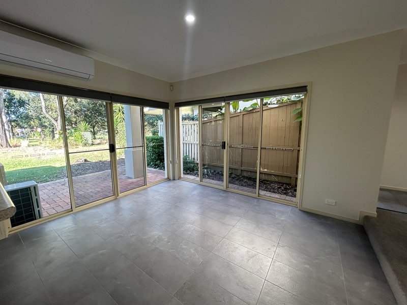 Photo - 8128 Magnolia Gardens, Hope Island QLD 4212 - Image 8