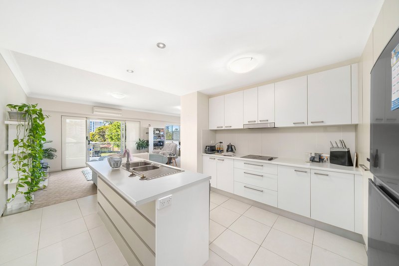 Photo - 8/13 Louis Street, Redcliffe QLD 4020 - Image 3