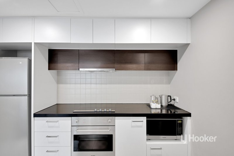 Photo - 813/750 Bourke Street, Docklands VIC 3008 - Image 6