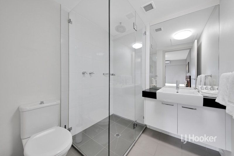 Photo - 813/750 Bourke Street, Docklands VIC 3008 - Image 10