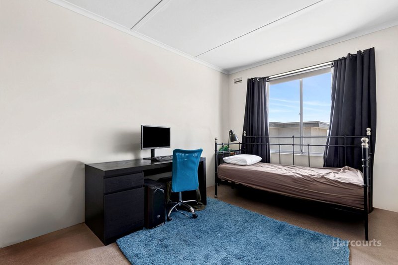 Photo - 8/14-16 Wolseley Grove, Bell Post Hill VIC 3215 - Image 4