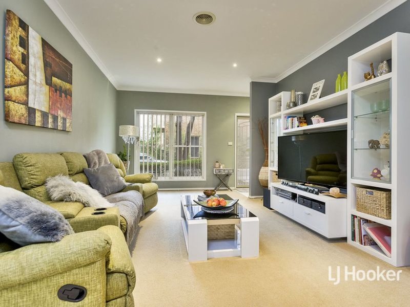 Photo - 8/14 Mickleton Grove, Point Cook VIC 3030 - Image 2