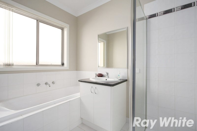 Photo - 8/143 Ahern Road, Pakenham VIC 3810 - Image 9