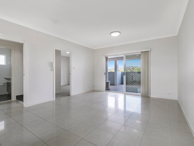 Photo - 8/15 Rolle Street, Holland Park West QLD 4121 - Image 2