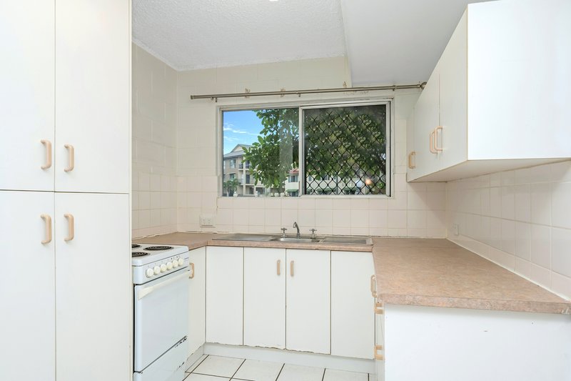 Photo - 8/151-153 Nathan Street, Cranbrook QLD 4814 - Image 3