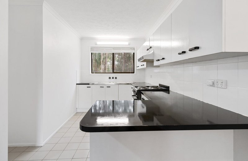 Photo - 8/155 John Paul Drive, Springwood QLD 4127 - Image 4