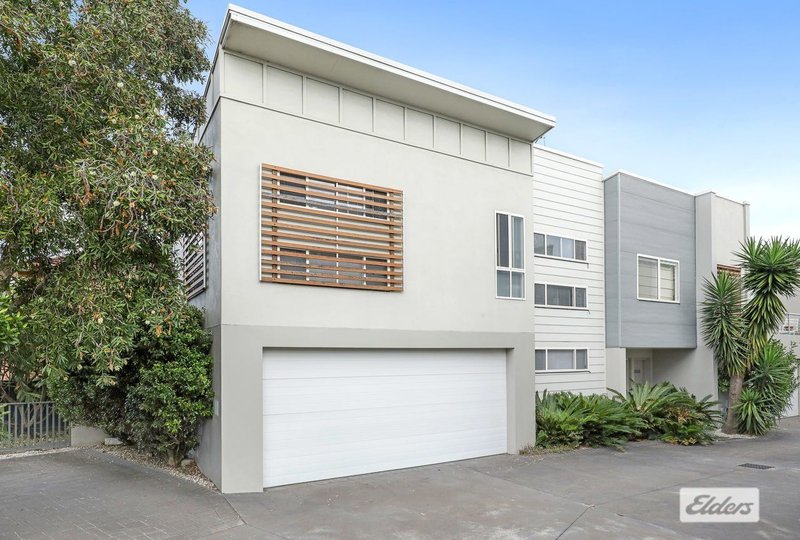 Photo - 8/16-18 Strathearn Avenue, Wollongong NSW 2500 - Image 1